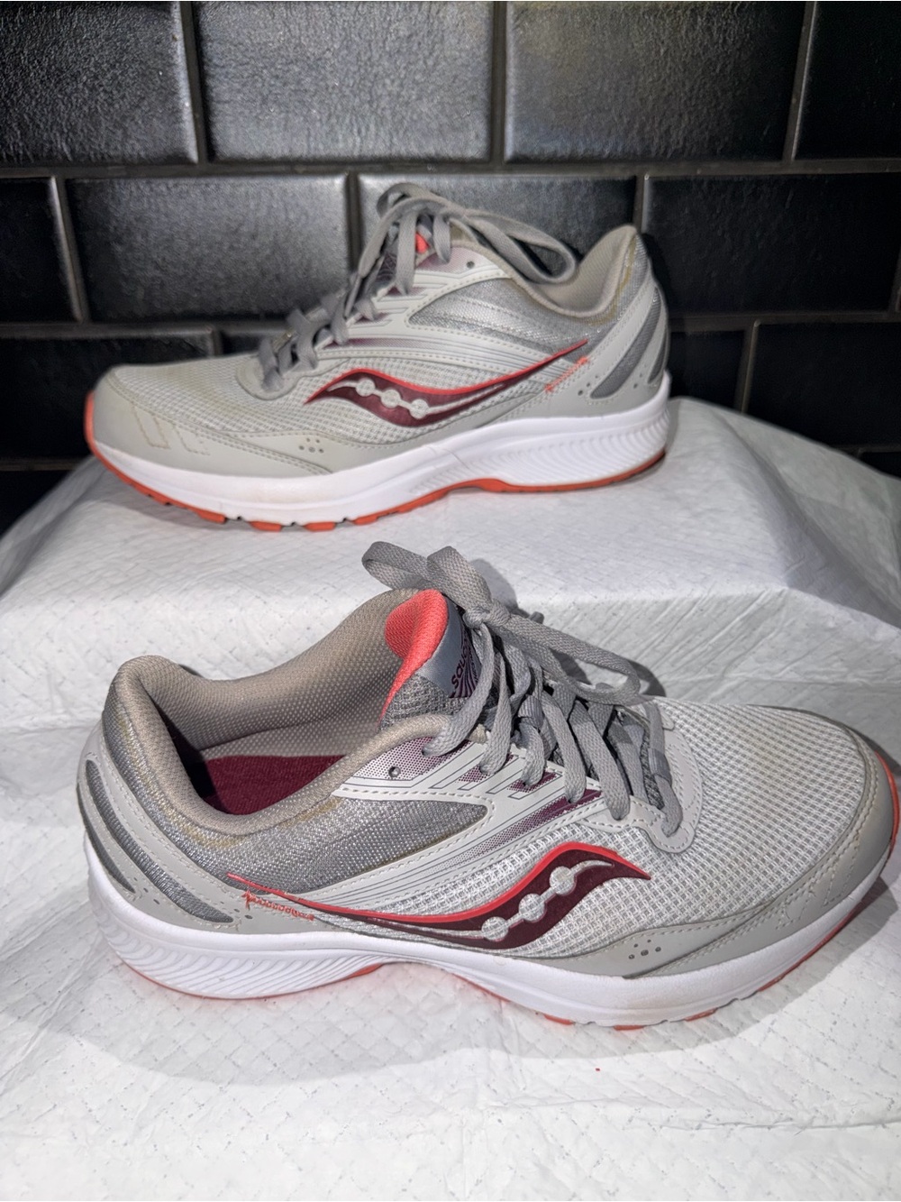 Saucony Womens Cohesion 14 Running Shoes- Size 10W- Gray- Read